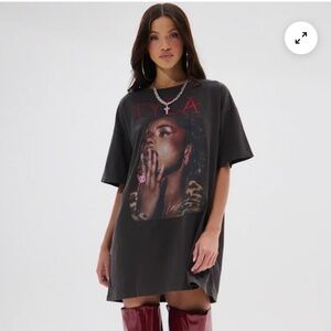 TYLA GRAPHIC T-SHIRT DRESS WITH DISTRESSING - S/M